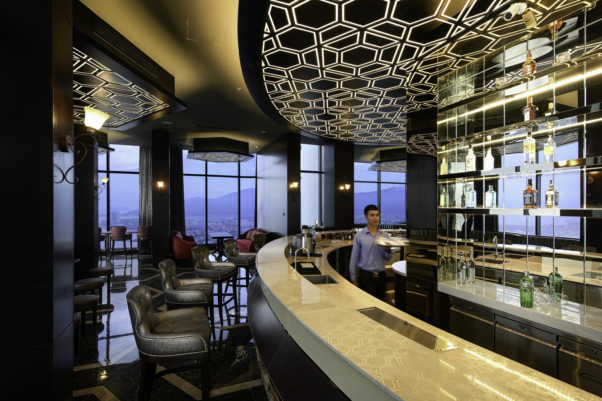 빈펄 콘도텔 리버프런트 다낭 외부 사진 The bar at the 39th floor